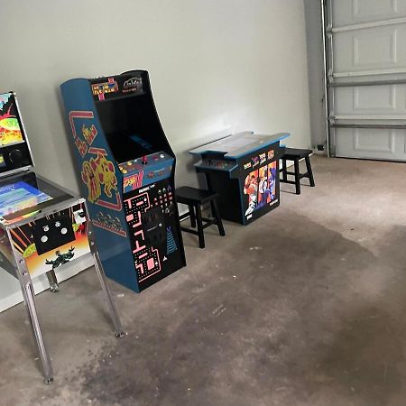 Cozy Home With Arcade, Ping Pong & Fenced Backyard Лоренсвилл Экстерьер фото