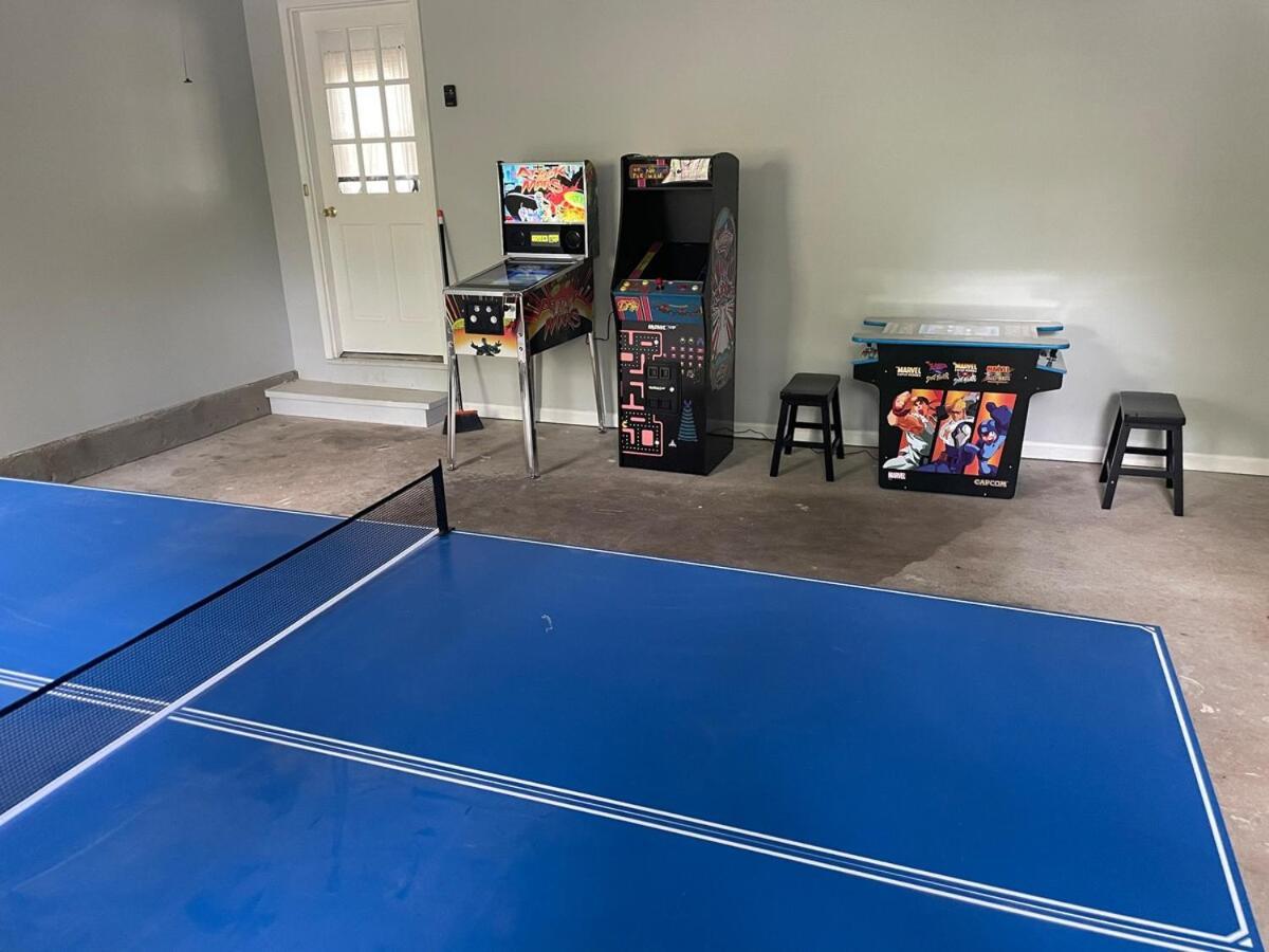 Cozy Home With Arcade, Ping Pong & Fenced Backyard Лоренсвилл Экстерьер фото